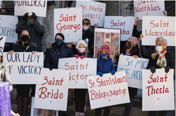 CHicago Catholics protest against closing churches